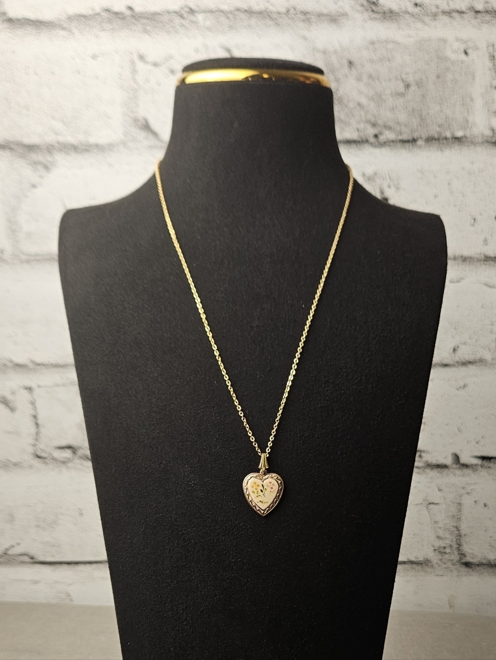 Vintage Gold Tone Heart Locket Necklace Floral Enamel Pendant